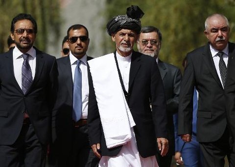 Novo presidente afegão deseja negociações de paz com talibã