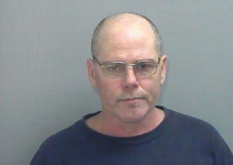 Cansado de trocar fraldas da esposa doente, homem resolve matar