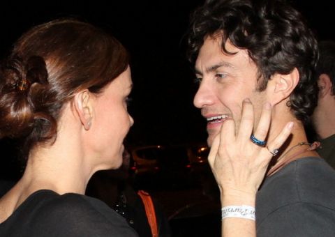 Júlia Lemmertz comemora 51 anos em festa dos 100 capítulos de "Em Família"