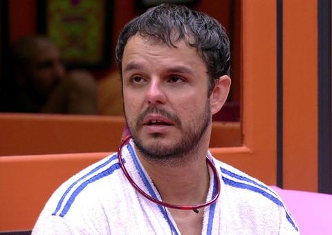 Poucas horas antes da final do BBB, Adrilles dispara contra Fernando. Veja