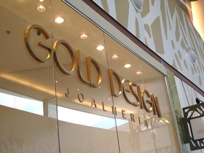 Dupla assalta loja do Manauara Shopping