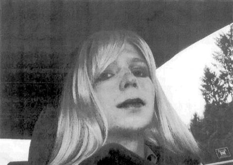 Manning processa Pentágono para mudar de sexo 