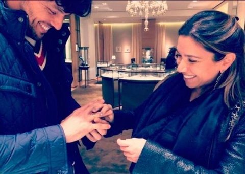 Patrícia Abravanel escolhe alianças e dispara: "Frio na barriga"