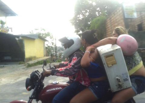 Três em um: o perigo mora na garupa