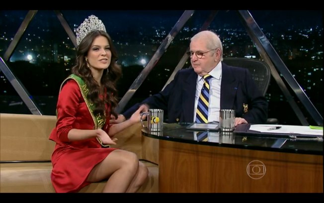 Jô Soares ironiza virgindade de Miss Brasil ao tentar fugir do assunto