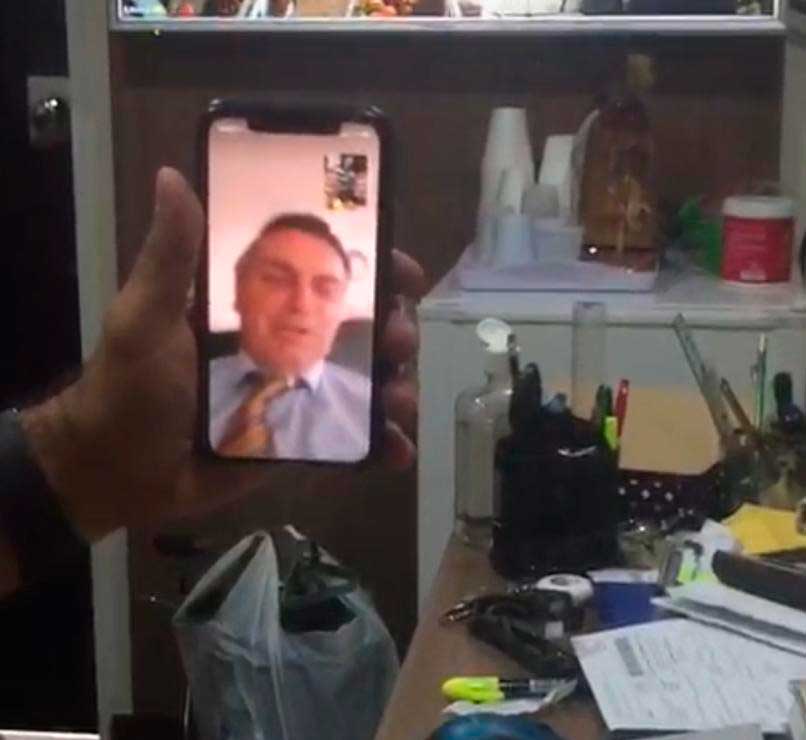 Em videochamada, feirantes de Manaus declaram apoio a Bolsonaro