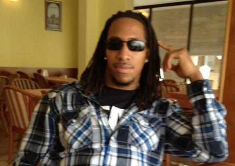 Depois de jogador de basquete, jogador de futebol americano assume homossexualidade