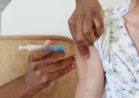 Idosos da Fundação Dr. Thomas começam a ser vacinados em Manaus 