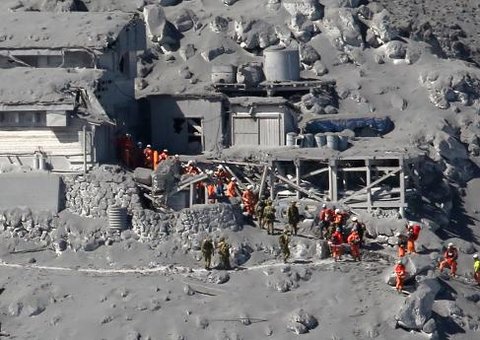 Japão retoma operações de resgate no vulcão Ontake