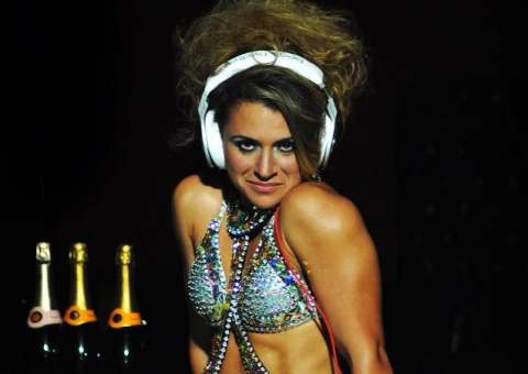 Ilha grega é tema de balada em bar no Vieiralves