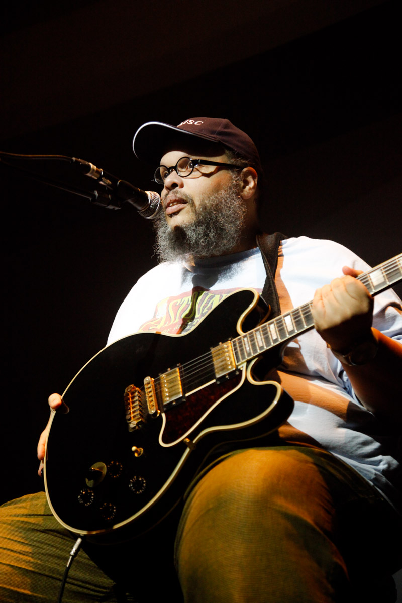 Depois de polêmica com brasileiros, Ed Motta faz show em São Paulo