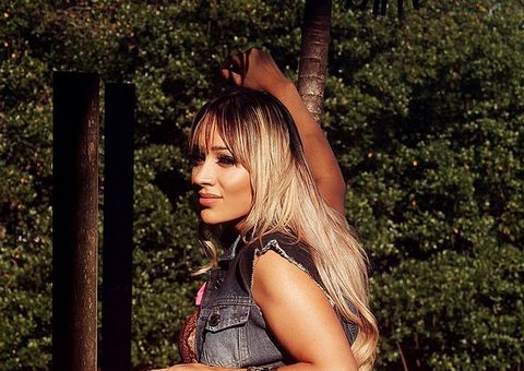 Ring Girl, Cris Lopes exibe popozão em ensaio sensual