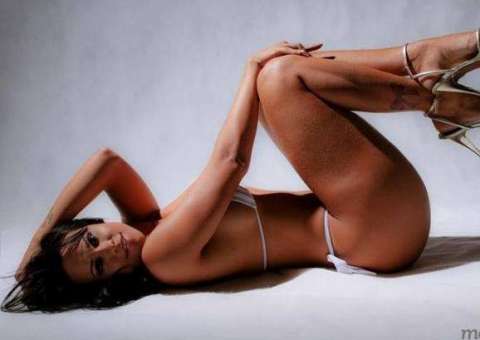 Miss Bumbum Poliana Lopes faz cirurgia e aumenta curvas