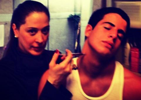 Claudia Raia dá "seringada" no próprio filho