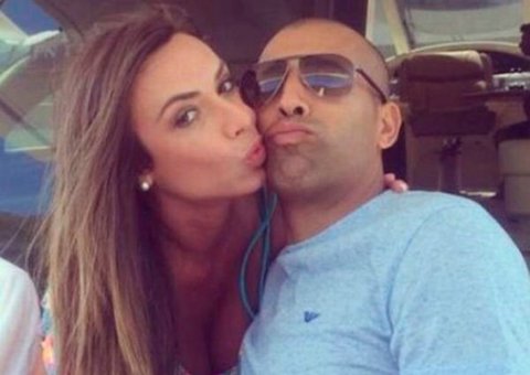 Nicole Bahls diz que estava com Emerson Sheik há um ano