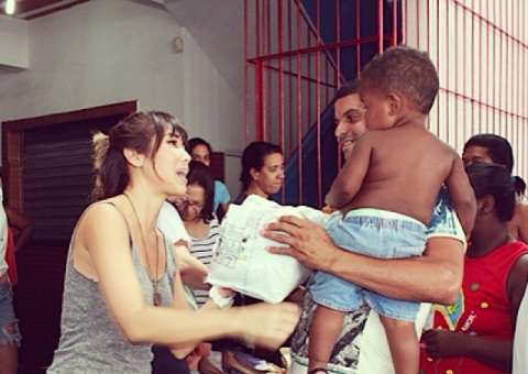  Dani Suzuki distribui alimentos para famílias carentes no natal
