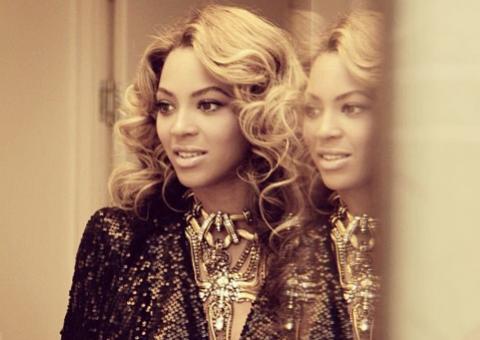 Beyoncé leva tapa e puxão de cabelo de fãs