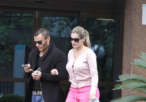 Andressa Urach passa mal e é internada após lipoaspiração