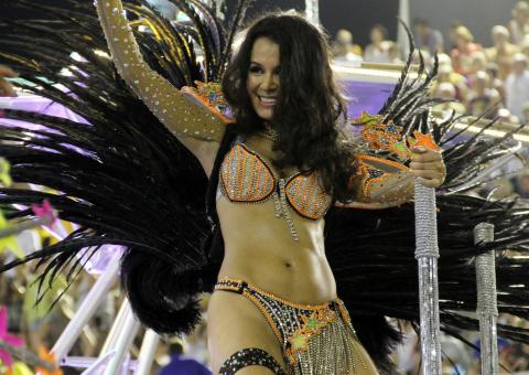  Musa apontada como caso de Will Smith sai como destaque na Sapucaí