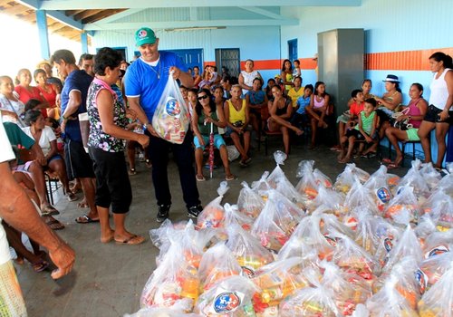 Mais de 500 famílias alagadas recebem cestas básicas da Prefeitura