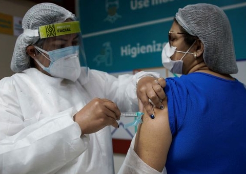 Manaus aguarda definição de grupos prioritários para retomar vacinação