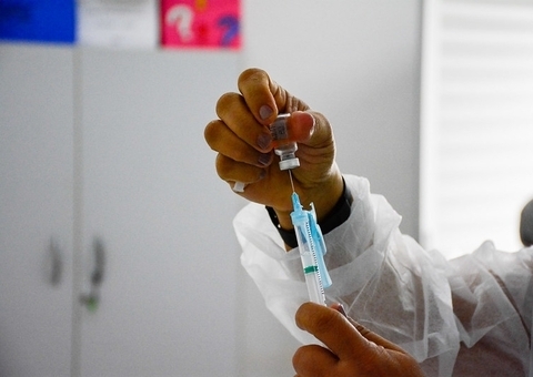 Manaus recebe mais 59 mil doses de vacina contra Covid-19