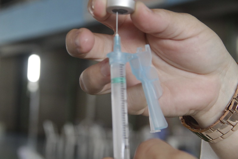 Idosos de 70 a 74 anos começam a ser vacinados nesta segunda em Manaus