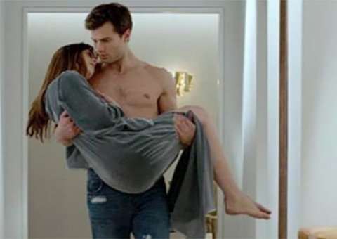 50 TONS: Mulher se masturba e é presa no cinema