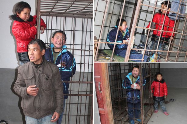 Pai mantém filho de 12 anos vivendo dentro de gaiola para proteger os vizinhos da fúria do menino