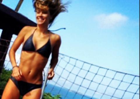  Carolina Dieckmann mostra barriga sarada no Instagram