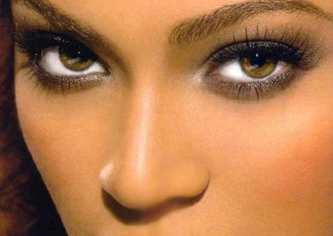   Fotos de Beyoncé sem Photoshop vazam na web