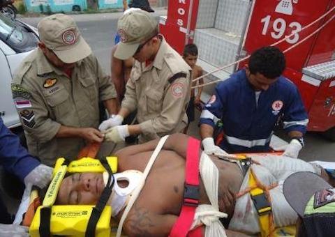 Homem é resgatado após cair no abismo, em Manaus