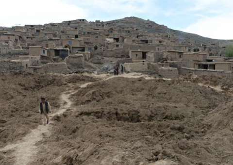 Confirmadas 300 mortes por deslizamentos no Afeganistão, busca por sobreviventes concluídas (governador)