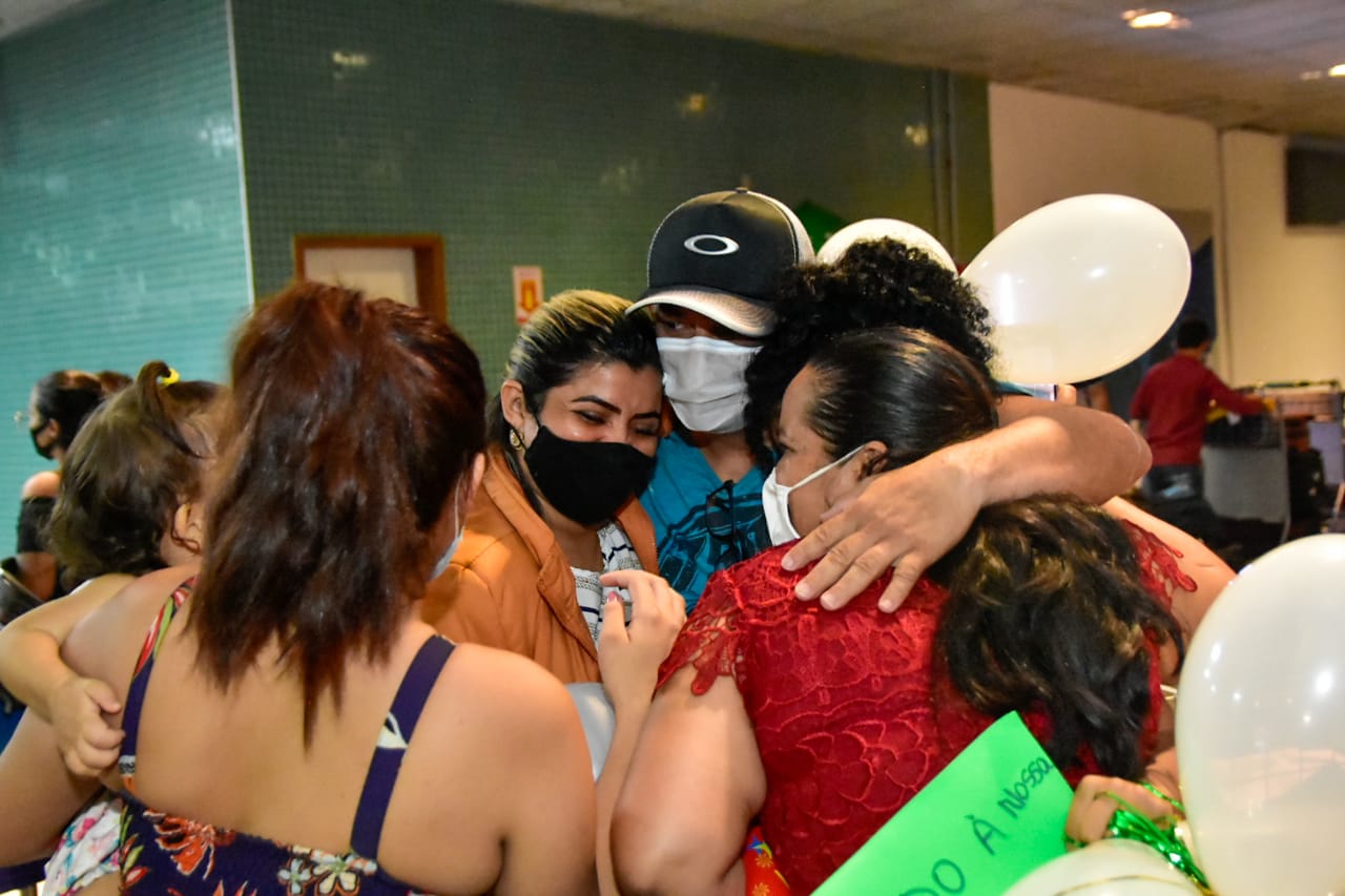 Mais de 20 paciente recuperados da covid-19 voltam a Manaus