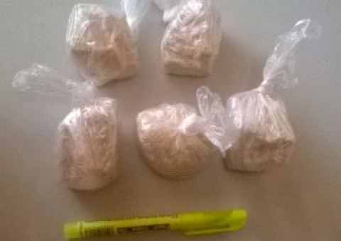 Irmãos são presos por tráfico de drogas