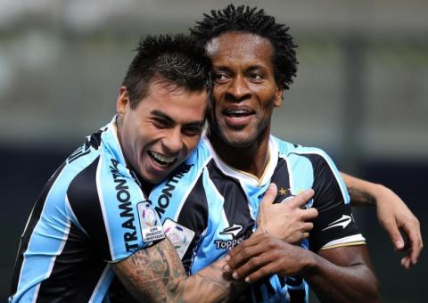 Zé Roberto e Vargas desfalcam Grêmio contra o Santos