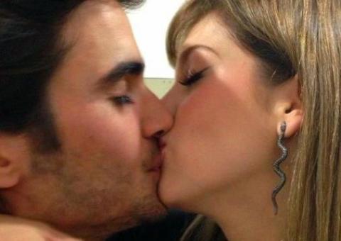  Fiuk e Sophia Abrahão aparecem aos beijos em foto