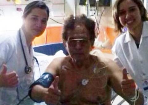  Reginaldo Rossi aparece se tratando do câncer em foto na UTI