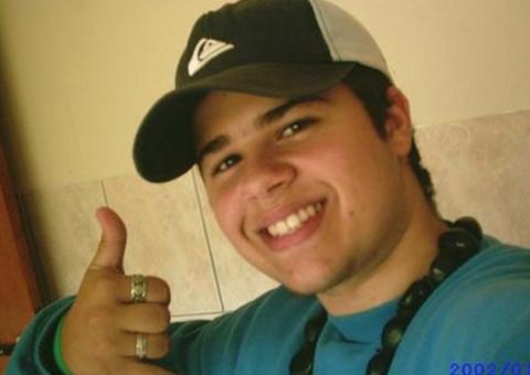 Estudante reclama de preço de flanelinha e é morto a facadas