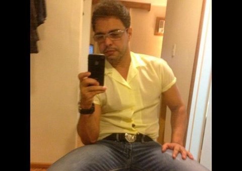 Zezé Di Camargo se irrita e detona internauta ao ser chamado de "tiozão"