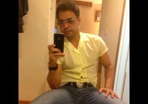 Zezé Di Camargo se irrita e detona internauta ao ser chamado de "tiozão"