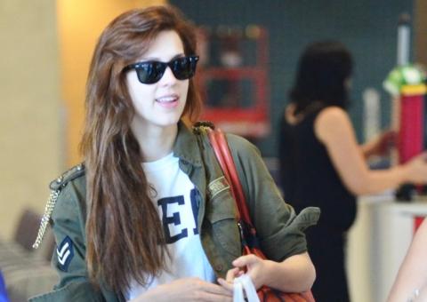  Cheia de estilo, Sophia Abrahão faz sucesso no aeroporto