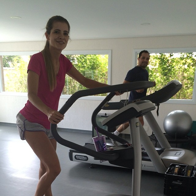  Ao lado da esposa, Luciano Camargo corre para emagrecer