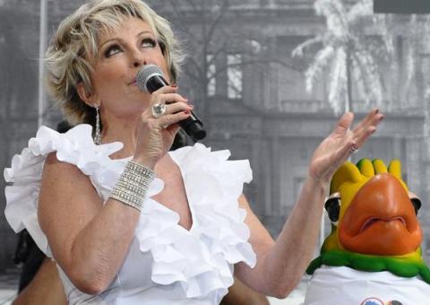 Sem noção, Ana Maria Braga começa programa ao som de Charlie Brown Jr, em "clima de festa"