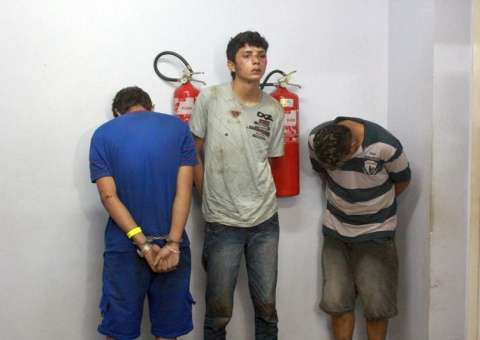 Trio assalta e enfrenta PMs na Silves