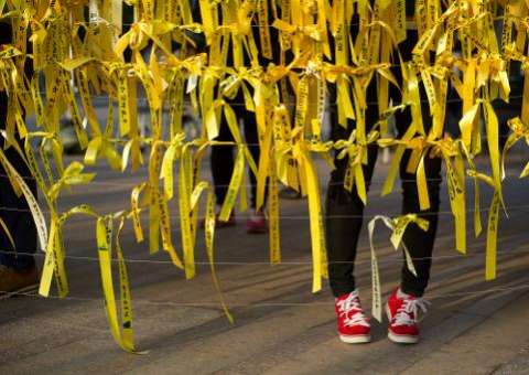 Vídeo mostra estudantes sul-coreanos brincando pouco antes de naufrágio