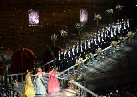 Prêmios Nobel são entregues em Estocolmo com homenagem a Nelson Mandela