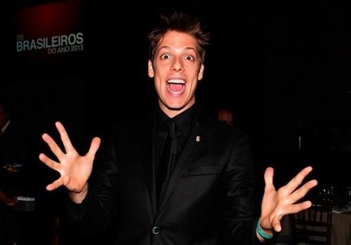 Fábio Porchat aceita convite e vai apresentar "CQC"