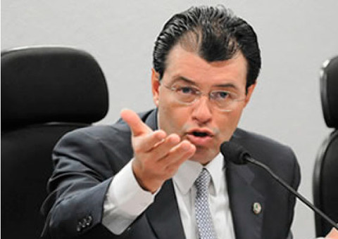 Eduardo Braga recebeu doações de empresa investigada na Lava Jato