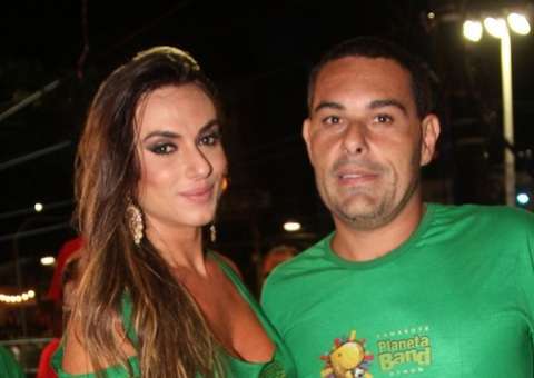 Nicole Bahls curte carnaval ao lado do ex de Ana Maria Braga